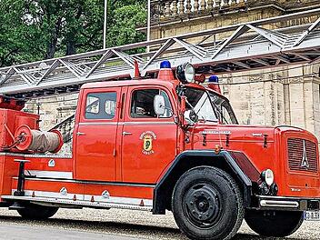30 Meter Drehleiter auf zehn Metern Lkw: Der Feuerwehrverein Coburg sucht für seinen Oldtimer eine neue Unterkunft.