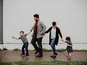 Neben dem konventionellen Familienmodell gibt es auch weitere, wie das der Patchworkfamilie.