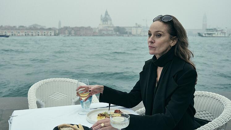 Gaia Contarini (Jeanette Hain) ist eine Mafiosa, die wei&szlig;, was gut ist - "Moeche", venezianische Lagunenkrebse.