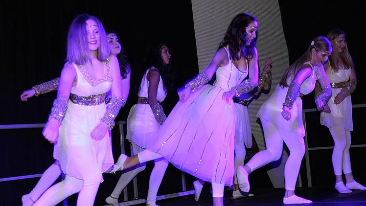 Zwei Jahre lang probten die Mädchen und Frauen.  Fotos: Mathias Erlwein