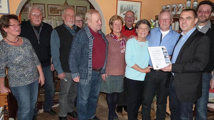Die Glückwünsche der Gemeinde Neuenmarkt überbrachte 2. Bürgermeister Alexander Wunderlich (Zweiter von rechts).