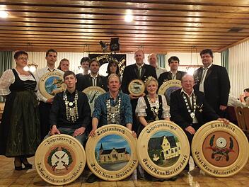 Das sind die neuen Hoheiten (von l.): Jugendkönig Johannes Donius, Schützenkönig Thomas Böhm, Schützenkönigin Nicole Nolte und Luftpistolenkönig Werner Pöhlmann.  Foto: Heidi Amon