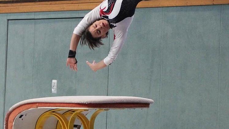 Flug zum Sprungtisch.