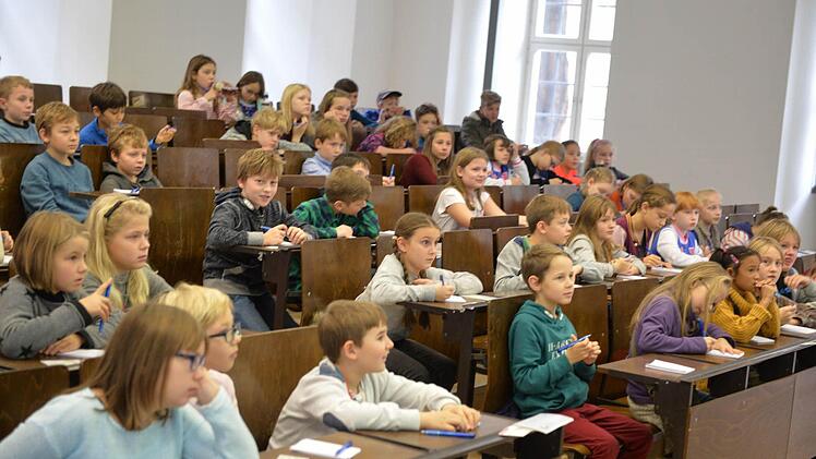 Am Samstag ging es an der Bamberger Kinder-Uni um die Frage, ob Bäume Tagebuch schreiben. Foto: Ronald Rinklef
