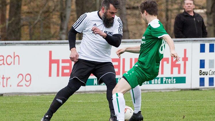 Szene vom Bezirksliga-Spiel SV Friesen - SV Poppenreuth.  Foto: Heinrich Weiß