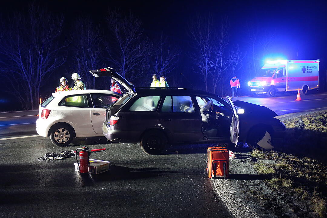Oberfranken: Schwerverletze nach Frontalcrash an Autobahnauffahrt