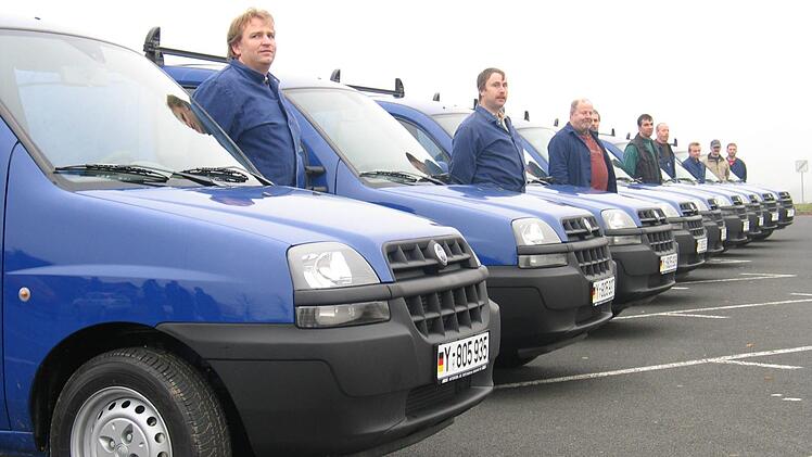 Das ist Geschichte: 2003 stellte die Standortverwaltung im Lager Hammelburg publikumswirksam eine ganze Flotte von Erdgasfahrzeugen vor.  Foto: Wolfgang D&uuml;nnebier/Archiv