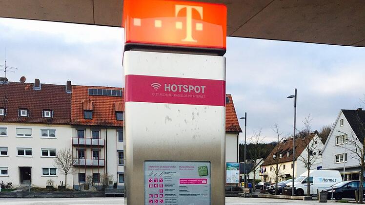 Gegen den Abbau des öffentlichen Telefons in Wildflecken stimmte geschlossen der Marktgemeinderat.  Foto: Sebastian Schmitt-Mathea