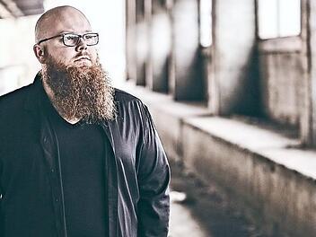 Der Unterfranke Andreas Kümmert wird am 6. August auf dem Bamberger Maxplatz singen.  Foto: Universal Music