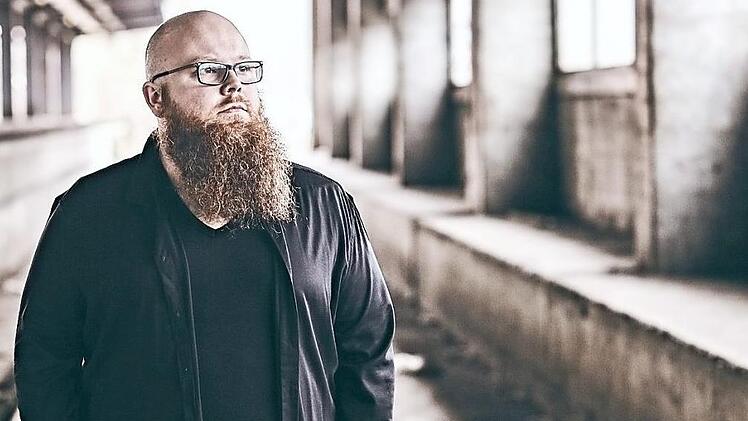 Der Unterfranke Andreas Kümmert wird am 6. August auf dem Bamberger Maxplatz singen.  Foto: Universal Music