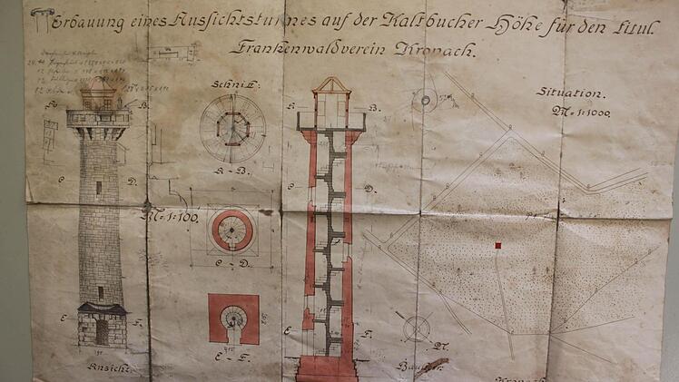 Diesen Bauplan fand Hans Hablitzel auf dem Dachbden. es sind Skizzen vom Lucas-Cranach-Turm.  Fotos: privat