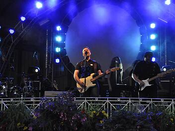 Die Band "Planet Floyd" bot im Rahmen des Summertime-Wochenendes in Bad Kissingen die Musik von Pink Floyd. Foto: Peter Klopf