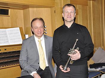 Als Musiker sind der Stadtkantor Burkhard Ascherl (links) und der Solo-Trompeter Roland Grau (rechts) bei ihren Konzerten ein Traumpaar.Foto: Peter Klopf