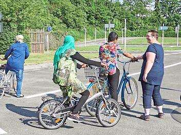 Vorwiegend Frauen mit Asylhintergrund lernen das Radfahren. Foto: Stadtarchiv Bamberg/Nadine Handwerger