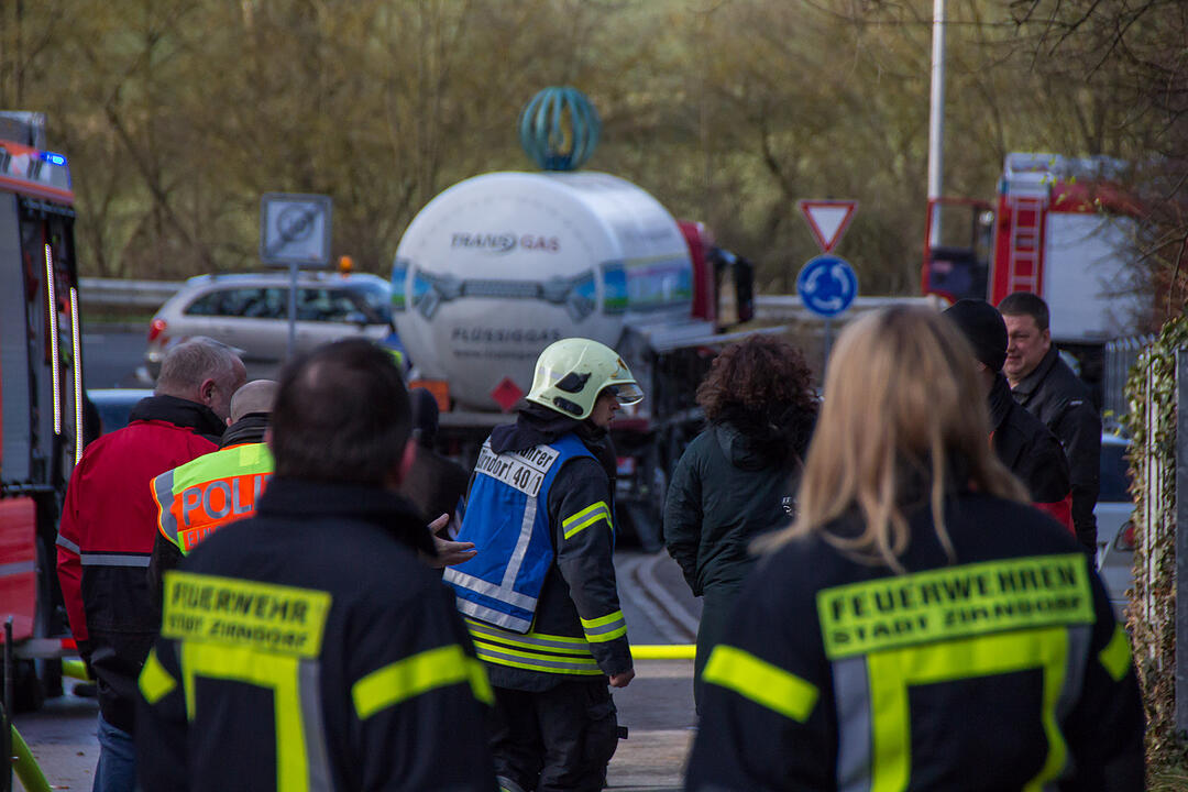Gasaustritt im Kindergarten: Kompletter Ortskern von Zirndorf-Weiherhof gesperrt