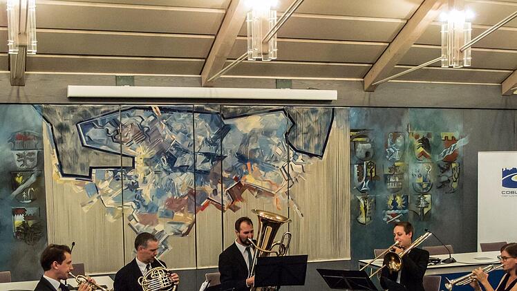 Das Philharmonische Blechbläserquintett des Landestheaters beeindruckte bei seinem Gastspiel im Landratsamt Coburg.Foto: Jochen Berger