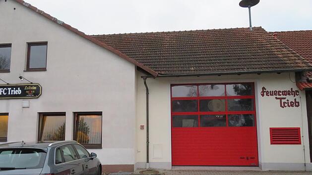 Das Sportheim: Noch sind hier der FC Trieb und die freiwillige Feuerwehr unter einem Dach. Fotos: Monika Sch&uuml;tz