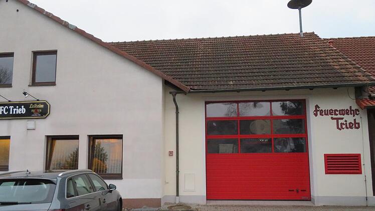 Das Sportheim: Noch sind hier der FC Trieb und die freiwillige Feuerwehr unter einem Dach. Fotos: Monika Schütz