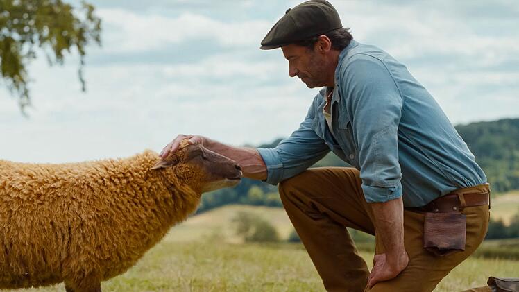 Sch&auml;fer George (Hugh Jackman) liebt seine Schafe sehr - und sie lieben ihn.