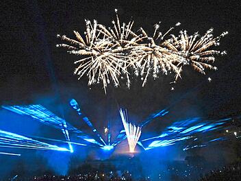 Das Feuerwerk mit einer Kombination aus Laserlichtern und Raketen war das grandiose Finale.Martin Landeck