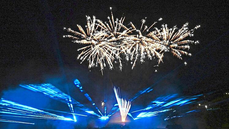 Das Feuerwerk mit einer Kombination aus Laserlichtern und Raketen war das grandiose Finale.Martin Landeck