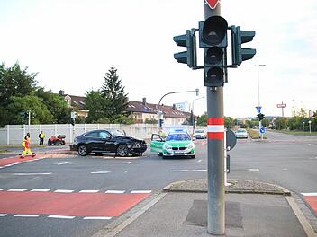 Die Kreuzung Memmelsdorfer Straße ist weiterhin die unfallträchtigste Stelle am Berliner Ring in Bamberg. Bei diesem Unfall im Juli 2015 war die Ampel ausgefallen.  Foto: F. Merzbach/Archiv