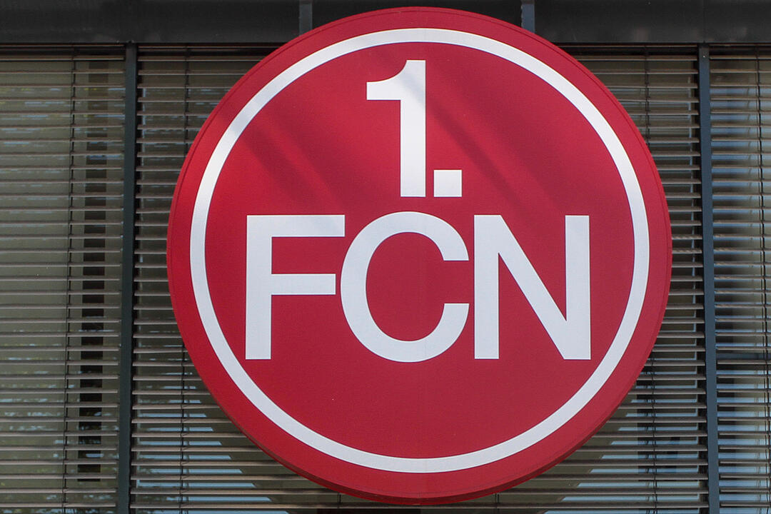 1. FCN steigt auf: Fans feiern in Nürnberg