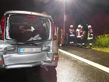 Der Toyota einer Frau aus dem Kreis Rhön-Grabfeld, die mit ihrer Tochter unterwegs war, wurde beim zweiten Unfall beschädigt. Fotos: Christian Licha