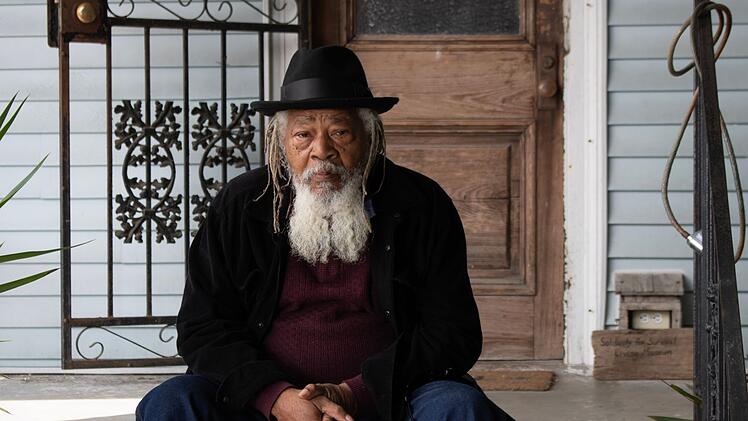 Der Überlebende Malik Rahim ist einer der Protagonisten der Dokumentation. Hurrikan Katrina sei ein Weckruf gewesen, sagt er. Er erinnert sich, was vor, während und vor allem auch nach dem verheerenden Sturm in seiner Heimatstadt New Orlens geschah.