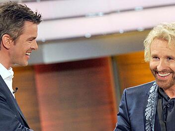 Am 19. März 2011 war Markus Lanz bei "Wetten dass..?" mit Thomas Gottschalk zu Gast. Am Samstag werden beide jetzt im Quotenduell gegeneinander antreten. Archivfoto: dpa