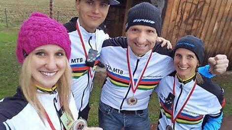 Die Mountainbike-Weltmeister im Vierer-Mixed , v. l.: Yvonne Kuhnlein, Sascha Liebrenz, Uwe Kuhnlein, Kerstin Kuhnlein. Foto: privat