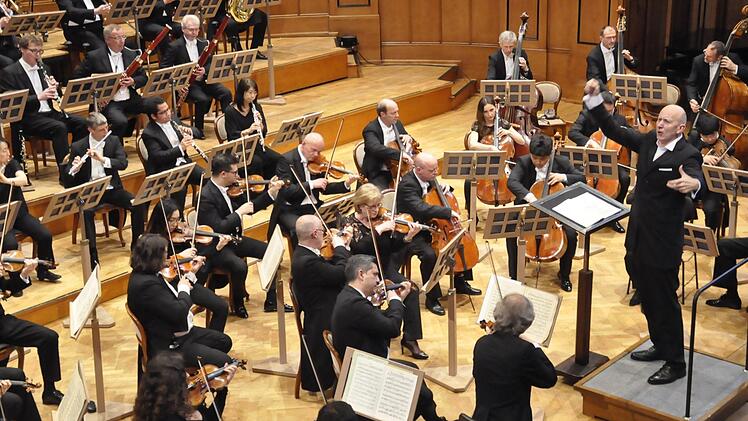 Der Ebracher Musiksommer war zu Gast in Bad Kissingen mit dem Staatsorchester Braunschweig und Gerd Schaller. Foto: Peter Klopf