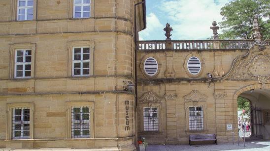 Dieses Bild entstand im Juli 2017. In dem Gebäude links, in dem das Klostermuseum untergebracht ist, befand sich einst der Souvenirladen, den die Großmutter von Hans Zapf 50 Jahre lang führte. Foto: Marcel Bohn