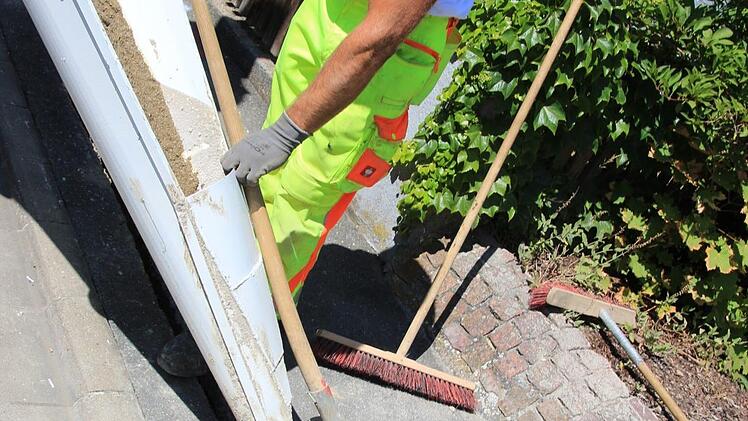 Flüssigerde heißt das Gemisch zum Verschließen.