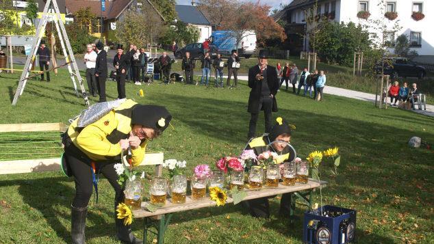 Saugen statt Trinken - bei gefüllten Bierkrügen nicht  so leichtSusanne Deuerling