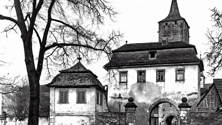 Das Obere Torhaus in Karlstadt um 1925.  Das Bild ist aus der Sammlung Sonja Häns.  Repro Alfred Dill