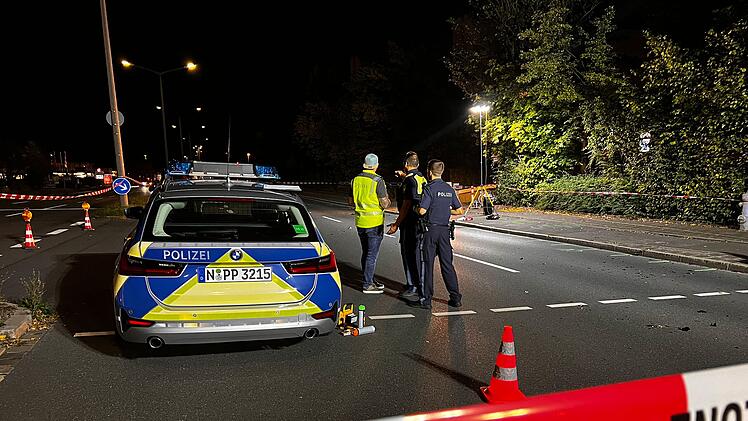 Nürnberg: Radfahrer bei Zusammenstoß lebensbedrohlich verletzt - Auto fährt einfach weiter