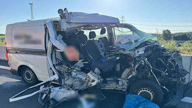 Toter und ein Schwerverletzter bei Unfall auf A9 im Kreis Hof