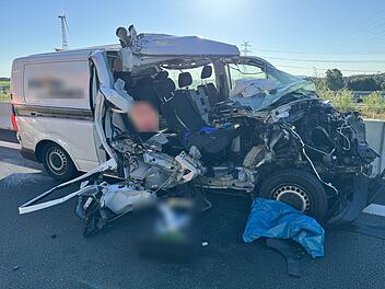 Toter und ein Schwerverletzter bei Unfall auf A9 im Kreis Hof