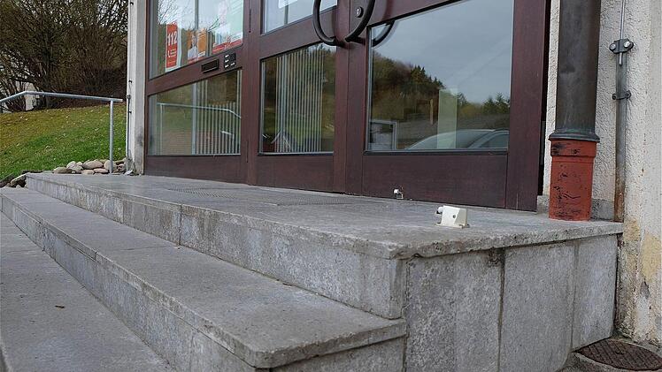 Zurück gestellt wurde die Entscheidung über neue Eingangstreppe zur Mehrzweckhalle. Foto: Gerd Schaar
