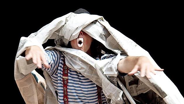 Clown Joaquino Payaso (Achim Sonntag) und seine lustige Darbietung mit 22 bis 4871 Fl&ouml;hen.  Foto: Richard S&auml;nger