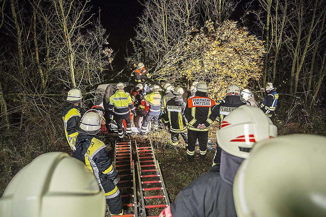 Haßfurt: Fahrer nach Unfall auf der A70 stundenlang eingeklemmt