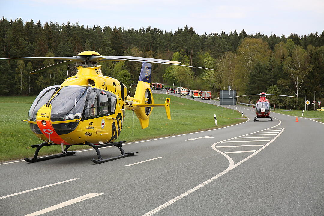 Schwerer Unfall im Landkreis Hof - Hubschraubereinsatz