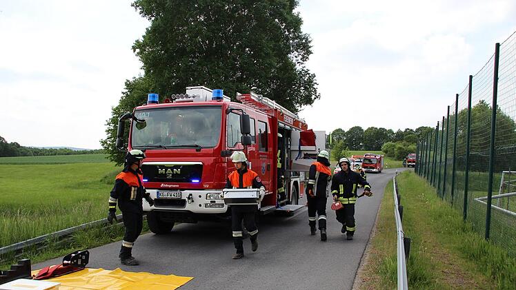 Jetzt kommt der hydraulische Rettungssatz zum Einsatz.