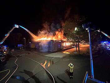 Lichtenfels: Gro&szlig;brand schockt Anwohner und Mitarbeiter - "be&auml;ngstigend"