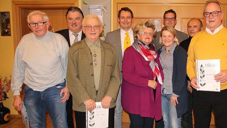 Der TSV Stadtsteinach hat treue Mitgieder geehrt. Foto: Klaus Klaschka
