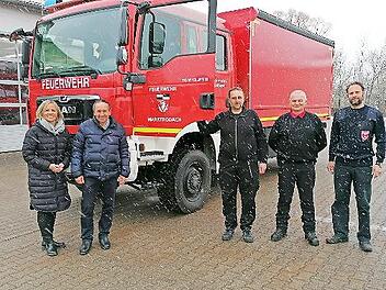 Am vergangenen Freitag hieß es am Marktrodacher Zentralfeuerwehrhaus &bdquo;Abmarsch&ldquo; in Richtung Polen für Zugführer a.D. Frank Barth und Maschinist Dirk Zottmann. Kommandant André Kestel, Erster Bürgermeister Norbert Gräbner sowie Geschäftsleiterin Katja Wich wünschten den Feuerwehrleuten gute Fahrt.