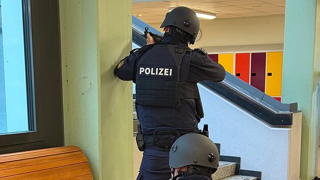 Stein: Polizei übt Ernstfall an Schulen - "damit Abläufe sicher sitzen"
