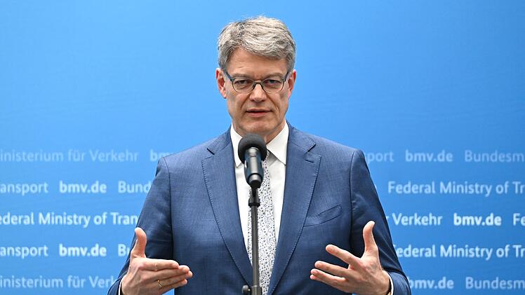 Bundesverkehrsminister zu bezahlbarem F&uuml;hrerschein