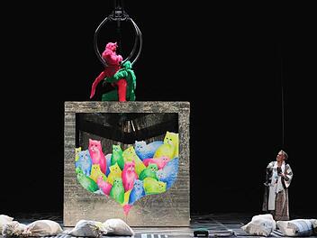 Namarand (Uwe Stickert, rechts im Bild) hat es in der Hand: Endlich unsterblich angelt er sich zwei Katzen (MIchél Meyer und Kai Siegel). Namarand (Uwe Stickert, rechts im Bild) hat es in der Hand: Endlich unsterblich angelt er sich zwei Katzen (MIchél Meyer und Kai Siegel).